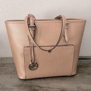 Michael Kors Jet Set front pocket tote in blush pink